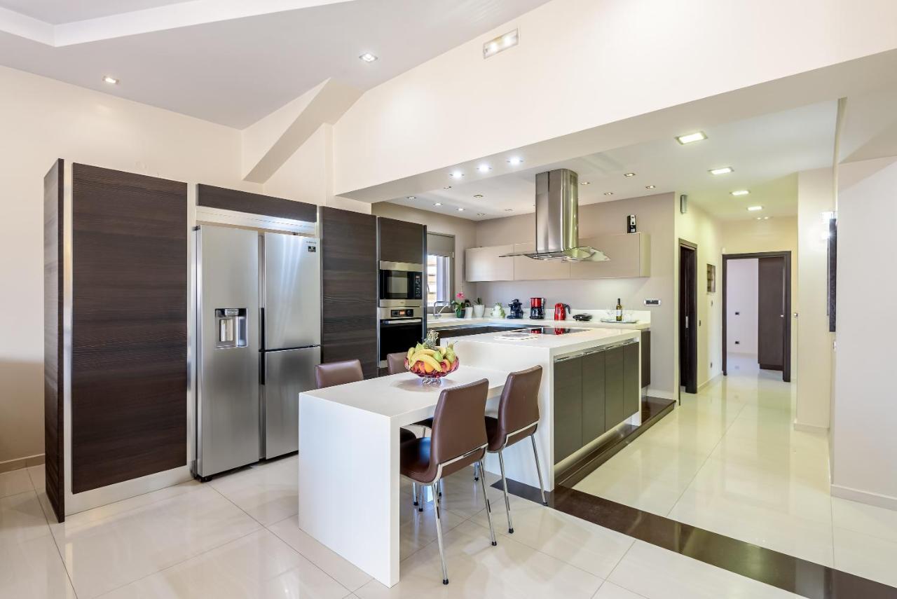 Luxury Villa In City Center With Rooftop Swimming Pool Chania  Екстер'єр фото